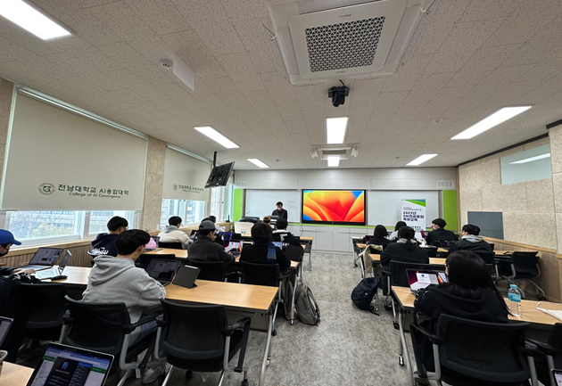 2023년 제2차 SW전공융합 특화교육(MAC을 이용한 스위프트로 인공지능 ChatGPT어플 만들기)성료